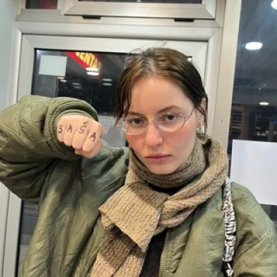 saša делает shitpost